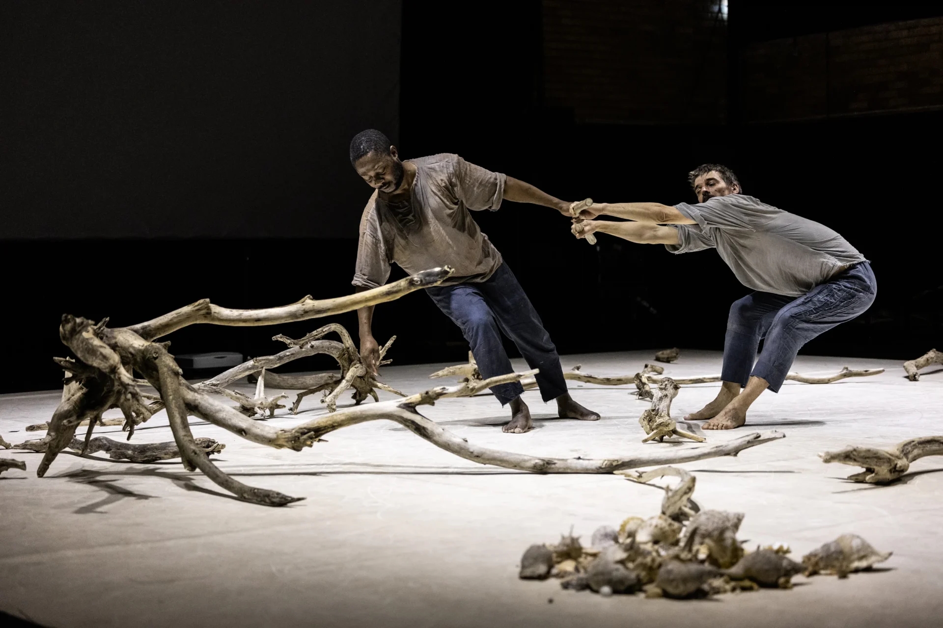“OU”, lo spettacolo di danza capace di suscitare riflessioni ed emozioni