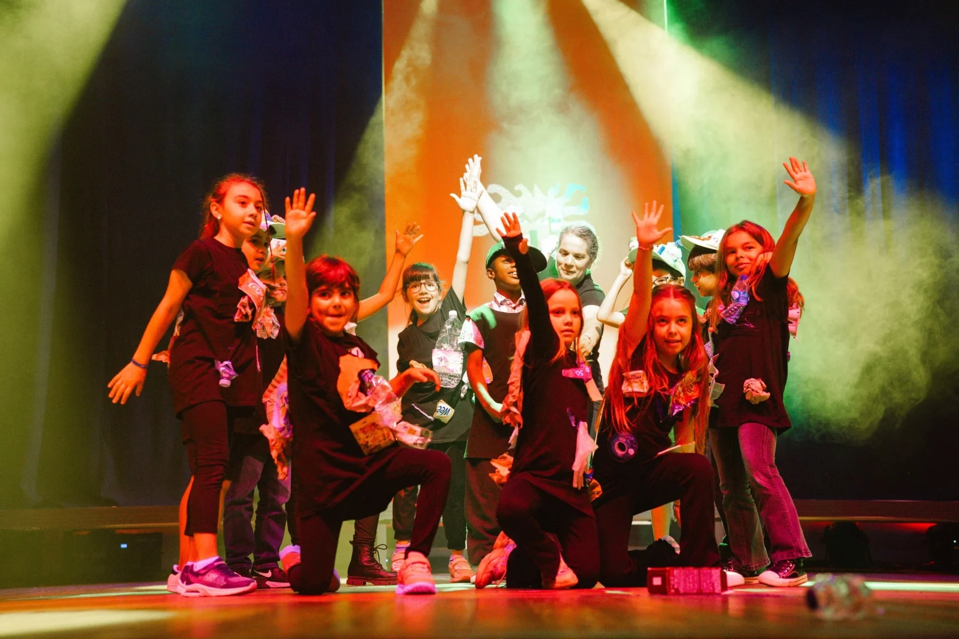Great little artists shined at the Cineteatro Messias with Escolíadas Júnior