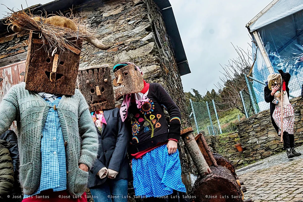 Balli, scherzi e pettegolezzi al Carnevale dei villaggi scistosi