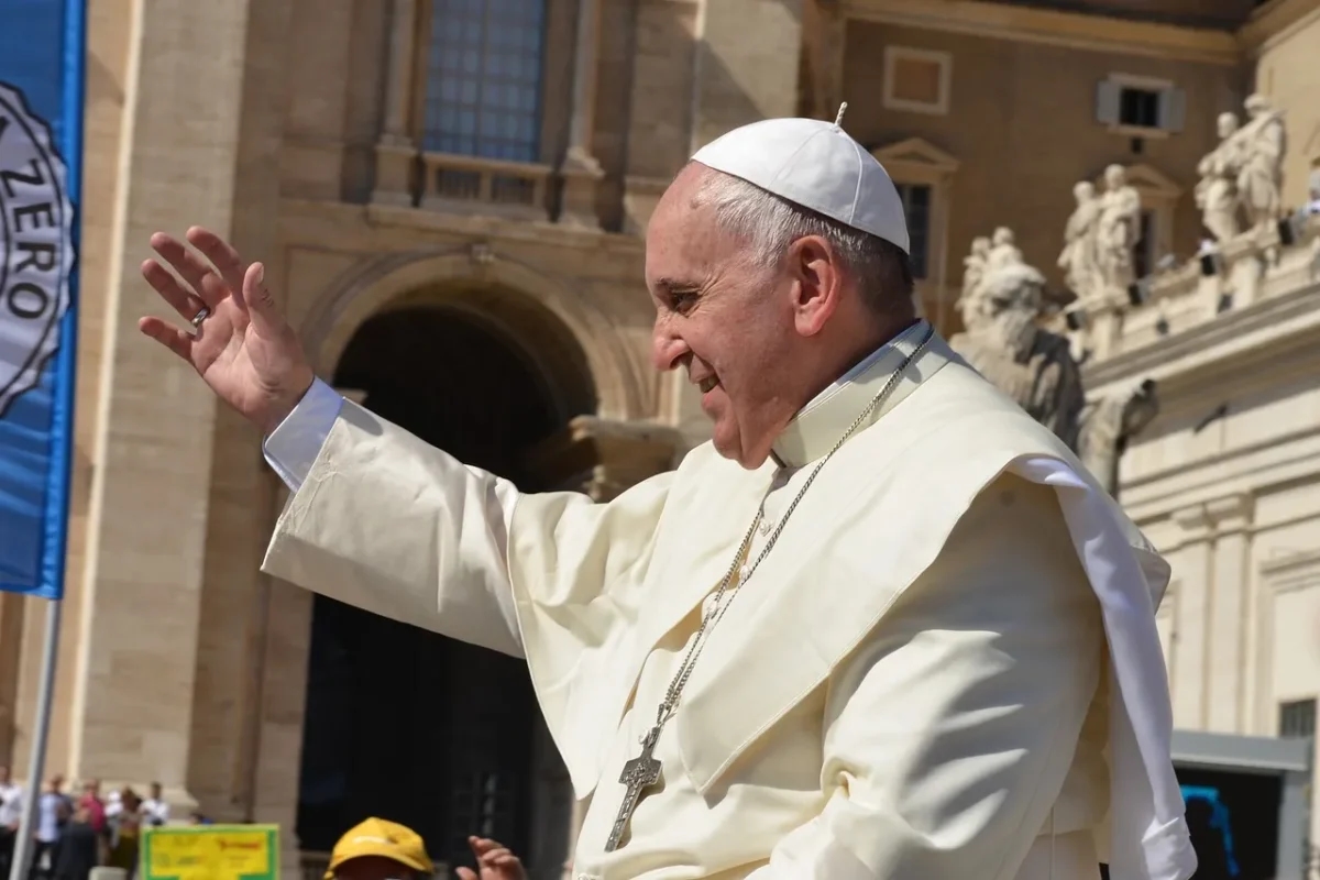 La salud del Papa muestra una leve mejoría