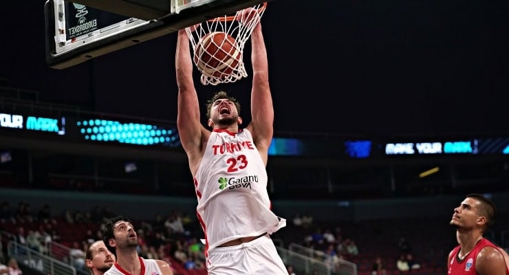 EuroBasket 2025 : l'équipe nationale turque de basket-ball se qualifie pour les demi-finales