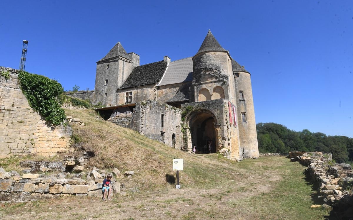 Entdecken Sie das Schloss Salignac bei Kerzenlicht