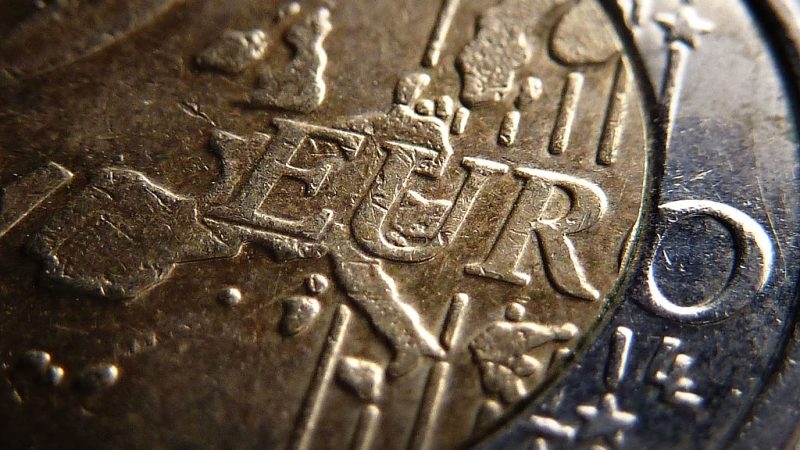 Ukraine considers switching to the euro as its reference currency