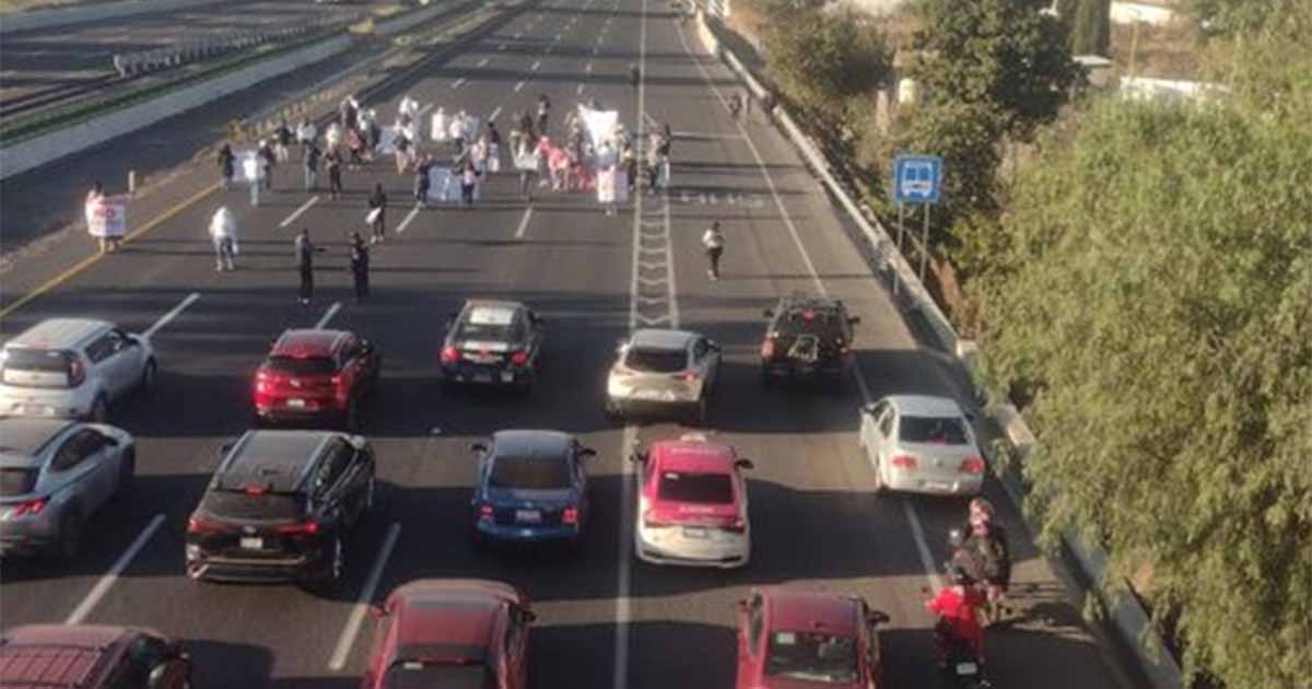 Zablokowali dziś autostradę Meksyk-Pachuca. Kim oni są i o co proszą?