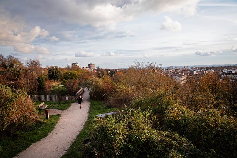 A young woman bound, gagged, raped several times: an attack of rare violence in a park in Fontenay-sous-Bois (94); the suspect is of "North African type, with long hair"