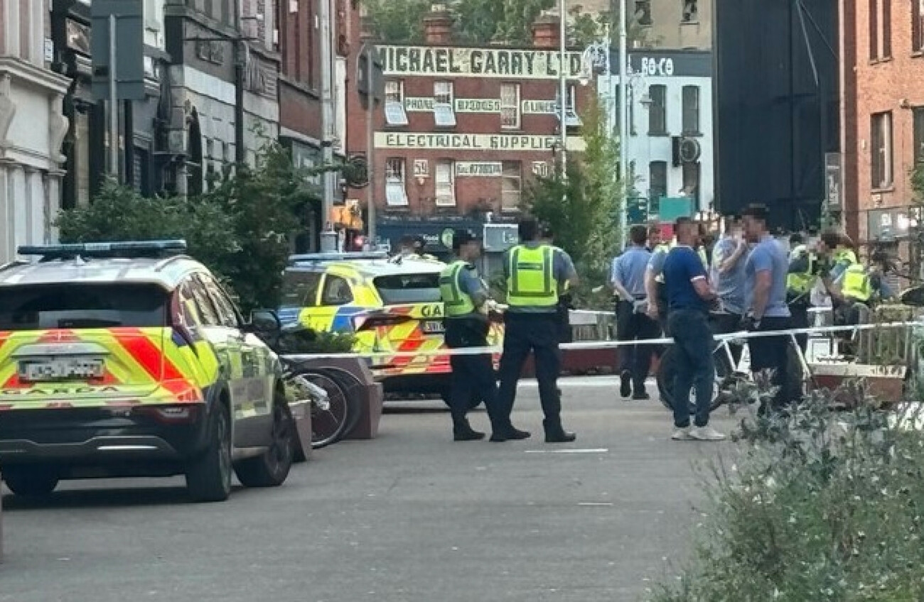 "Allah Akbar": In Dublin (Ireland), a police officer attacked with a knife in the street; the assailant under investigation is Abdullah Khan, 23, living in the capital