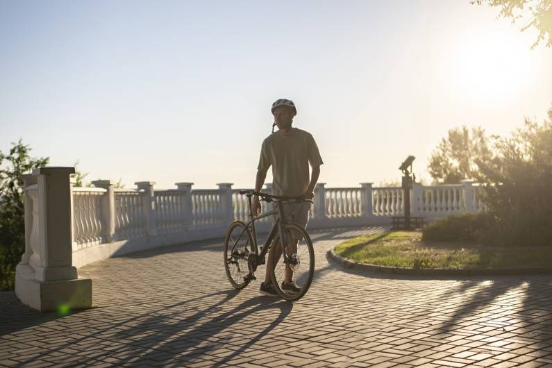 Sicurezza e fitness: 7 consigli da professionisti per andare in bici nella calura estiva