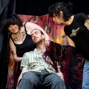 Holy Smokes Theatre sbarca nella Valley: la compagnia teatrale appena trasferita metterà in scena una commedia horror erotica queer al CitySpace di Easthampton questo fine settimana