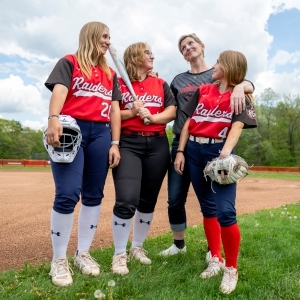 Anneler Günü, Hampshire Bölgesel softbol süper annesi Becky Dubay için sahada ekstra hareketli geçti