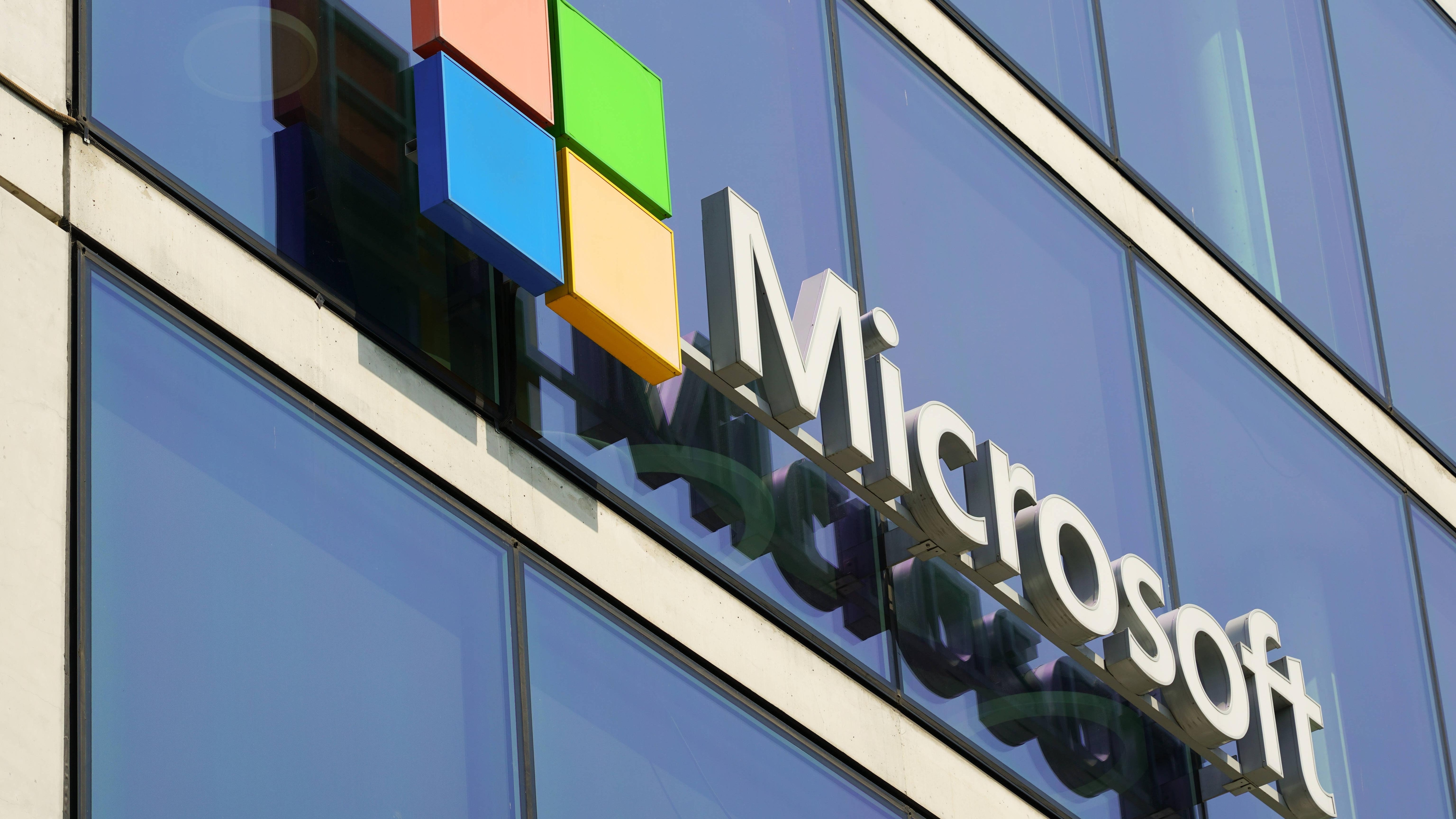 Threatening competition penalty averted: EU drops proceedings against Microsoft after concessions
