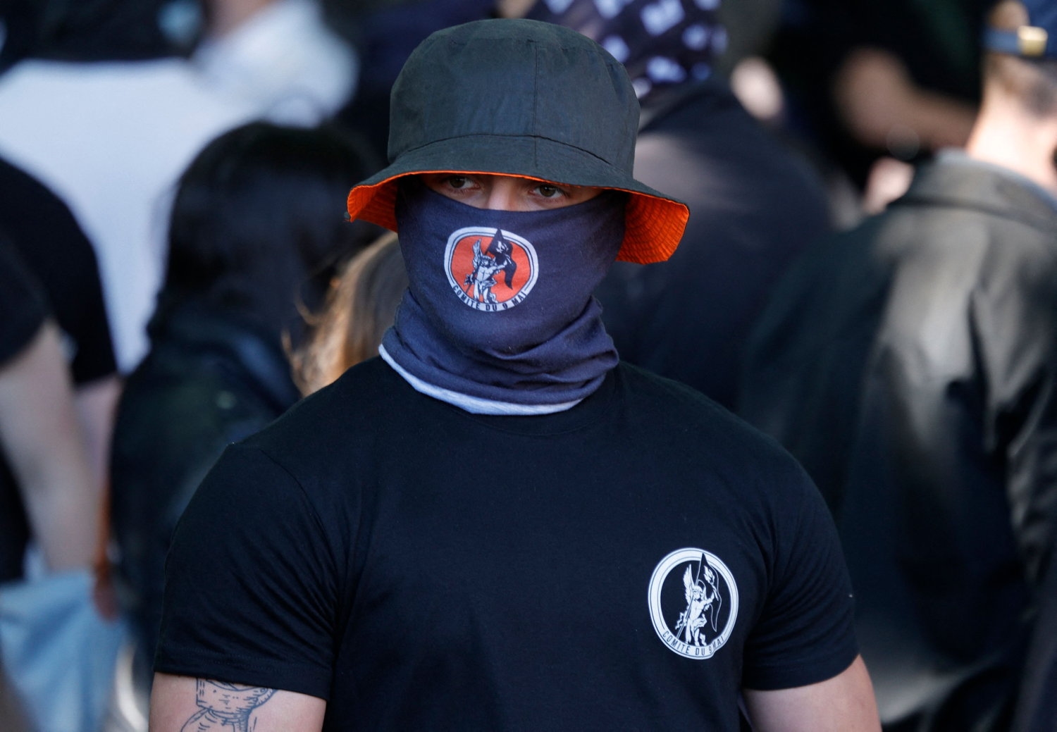 "Süvariler": Paris'te grev yapan, Zuavlar'ın varisi olan neo-faşist grup hakkında ifşaatlar