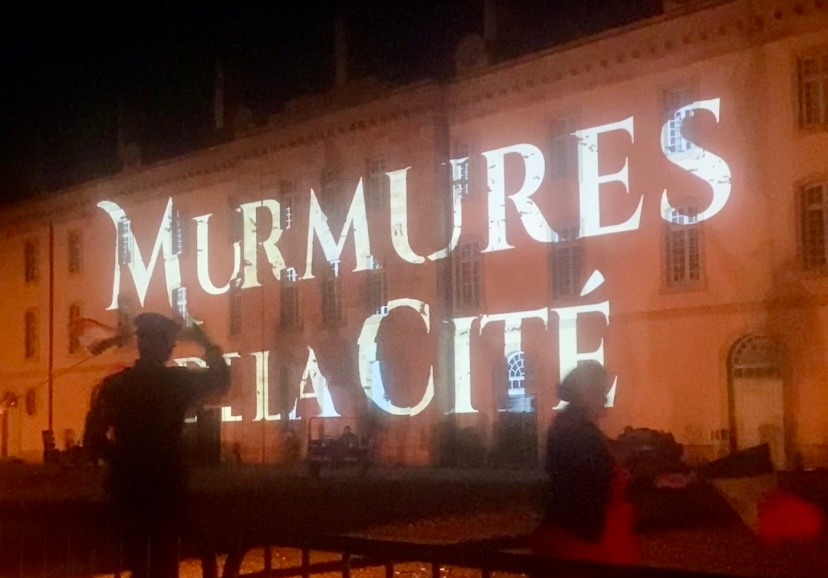 Gemurmel van de stad in Moulins: de mensheid was getuige van het schouwspel van de mini-Puy du Fou en het was nog erger dan verwacht