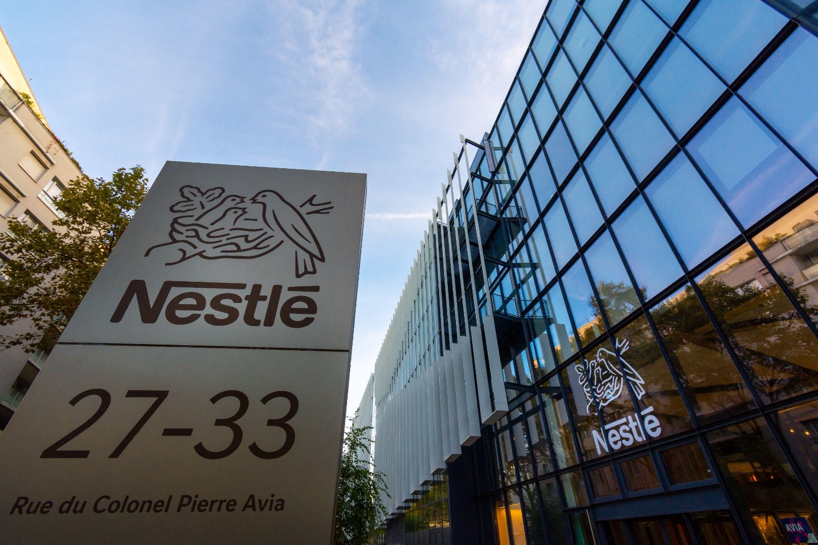Скандал с бутилированной водой: во французской штаб-квартире Nestlé прошли обыски
