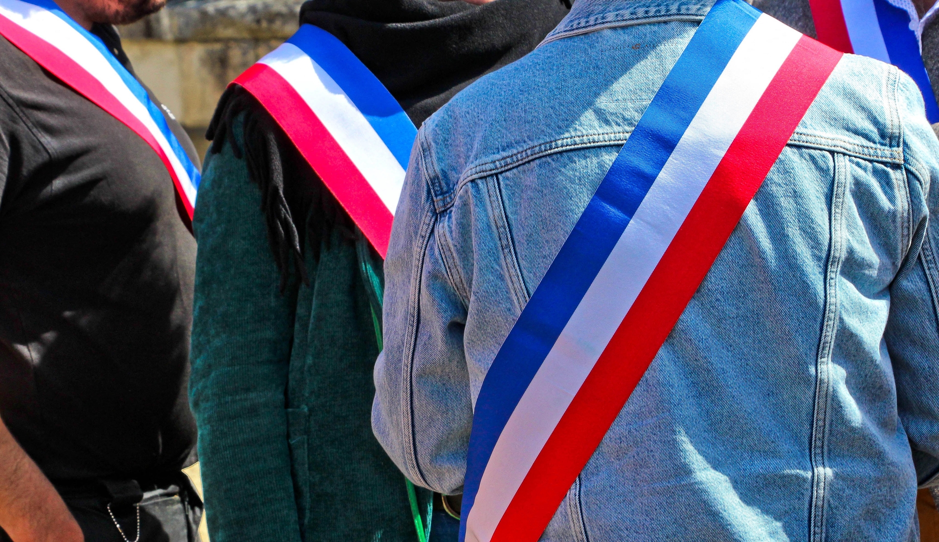 Isère: Lo que sabemos del grave atentado contra un alcalde en su municipio