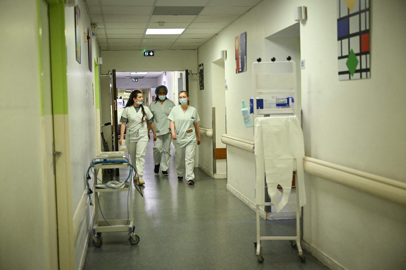 Grand Hôpital de l'Est Francilien'de az maaş alan yabancı doktorlar ödenen ikramiyeleri geri ödemek zorunda kalıyor