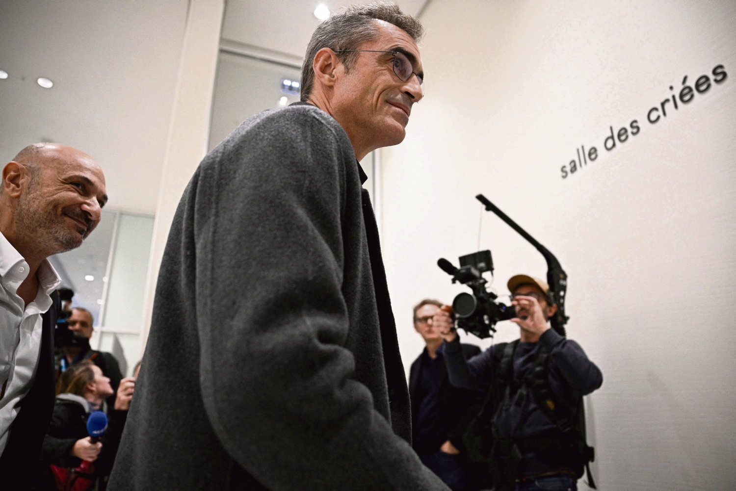 Raphaël Enthoven wird von der LFI wegen öffentlicher Beleidigung angeklagt und versucht nun, wegen „Antisemitismus“ ein Gegenverfahren einzuleiten.