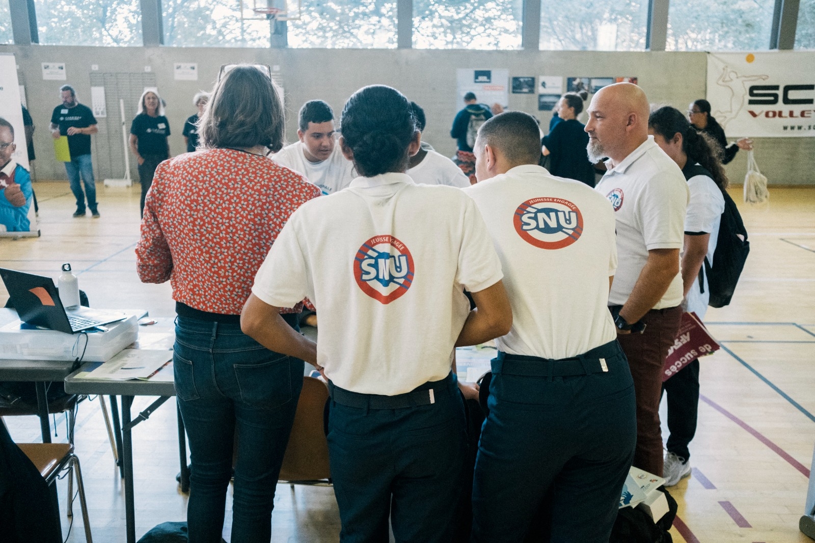 La «misión estatal eficaz»: el «Dogo francés» que sustituye el servicio nacional universal por el servicio militar voluntario