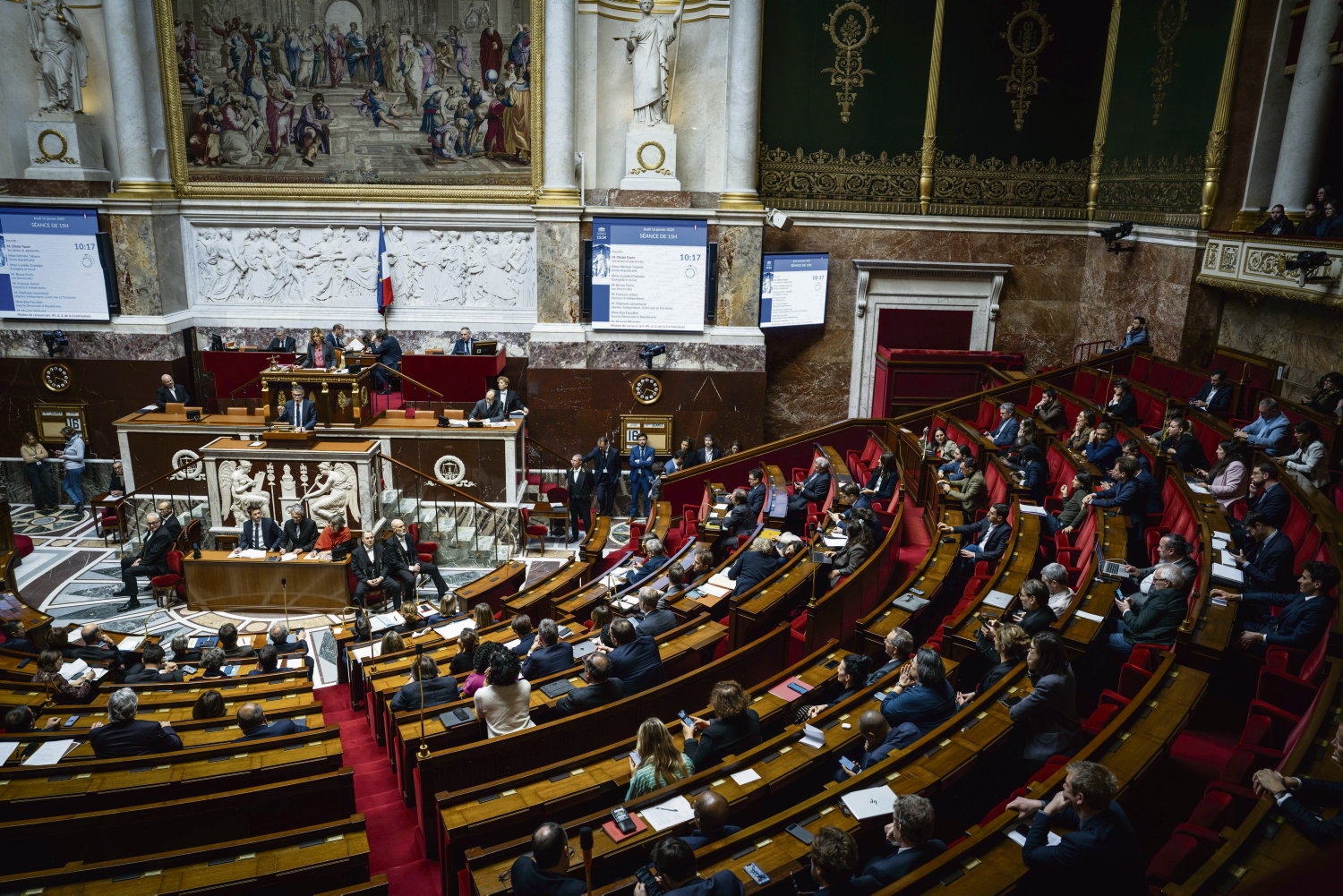 Ubezpieczenia społeczne, zwolnienia lekarskie... Te dekrety rząd chce uchwalić przed swoim upadkiem ogłoszonym 8 września