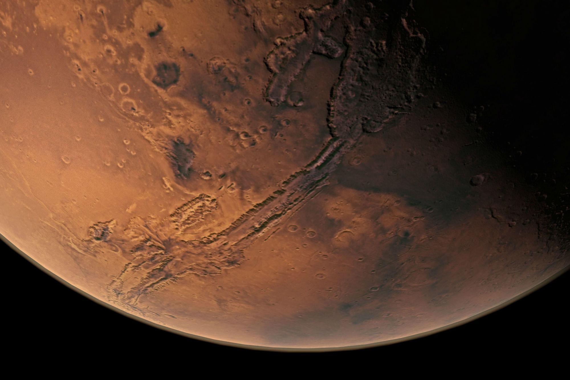 Uzay: Mars'ın yamaçlarındaki çizgiler sudan değil rüzgardan kaynaklanıyor