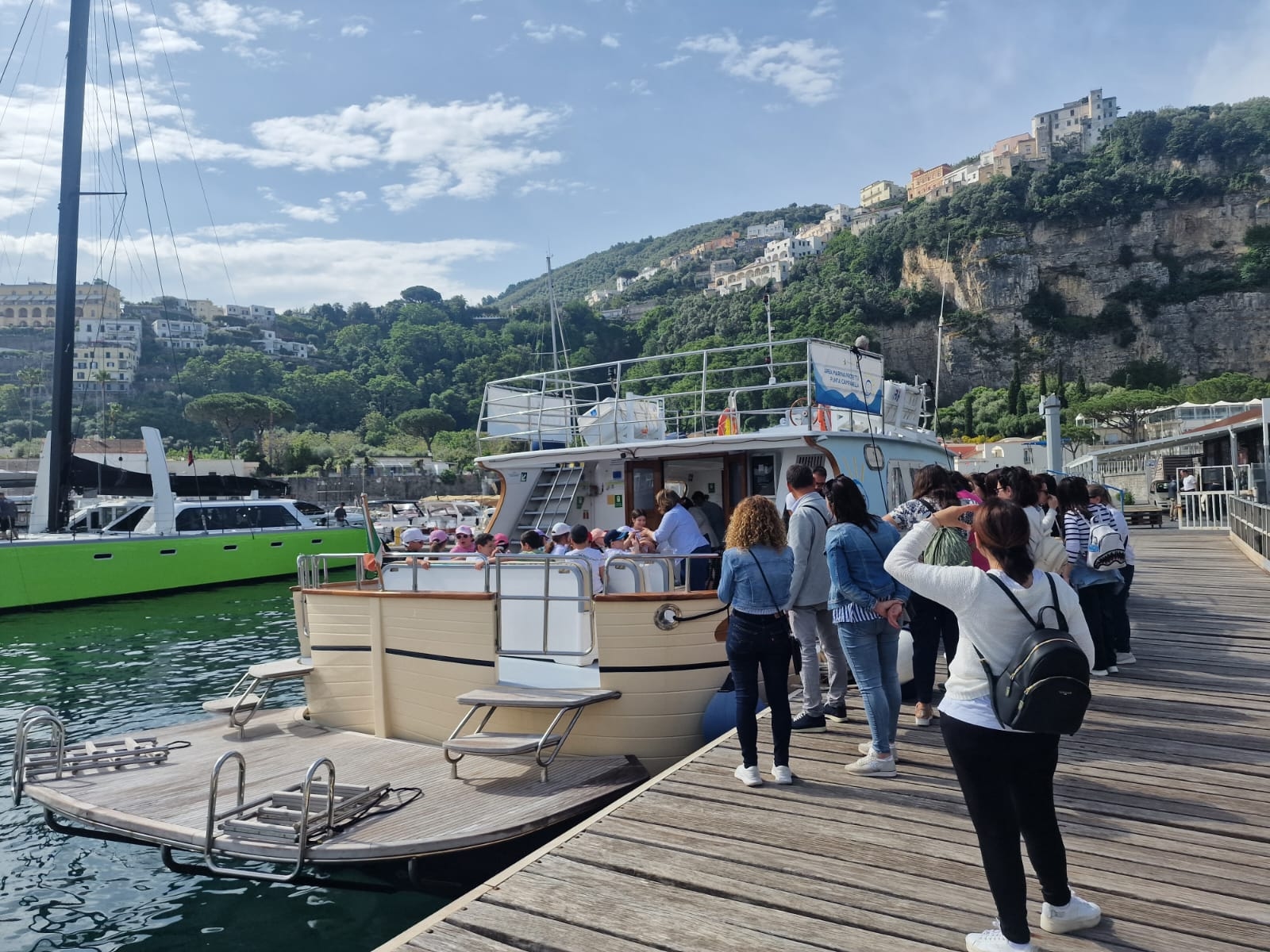 Entdecken Sie die Meeresoase Punta Campanella, eine Bootsfahrt für Studenten aus Vico Equense