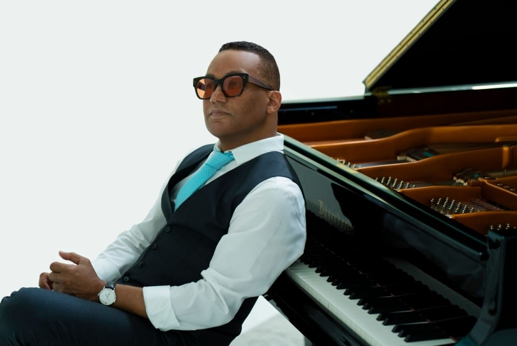 Gonzalo Rubalcaba abre o Pomigliano Jazz com homenagem a Pino Daniele: prévia do novo álbum “For Pino”