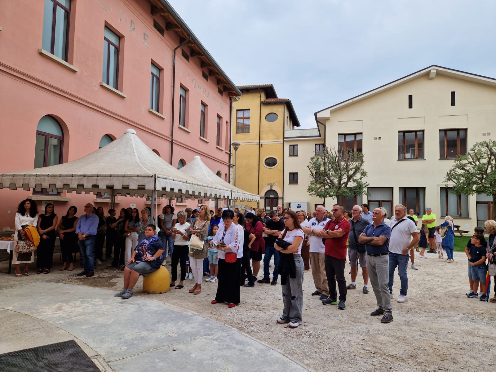 A Escola Primária Dante Alighieri em Palmanova reabre.