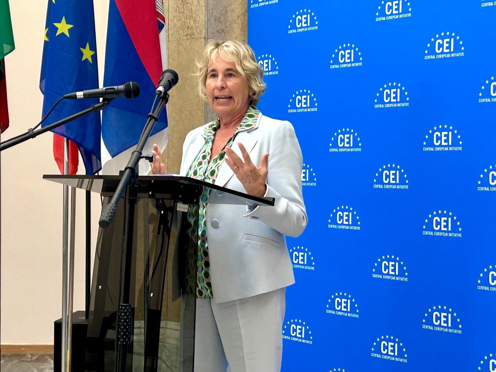InCE recebe visita institucional de Stefania Craxi