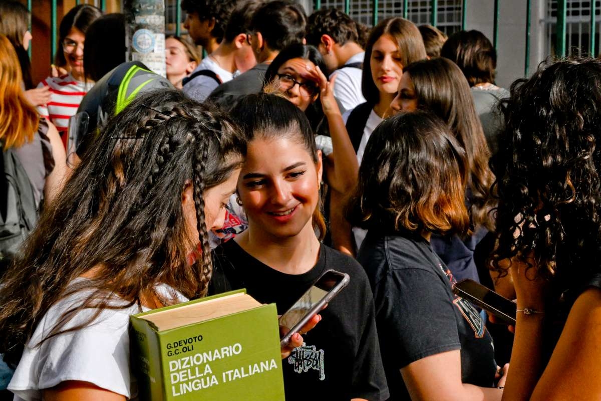 SCUOLA/ Lyotard, la narrazione e il cantiere: come sconfiggere la tentazione del cellulare