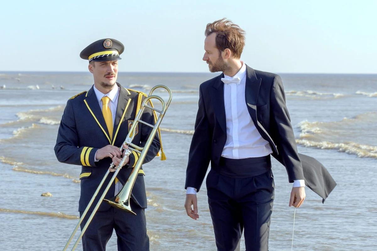 THE OUT OF TUNE ORCHESTRA / Müziğin uzak ve farklı dünyaları birleştirdiği film
