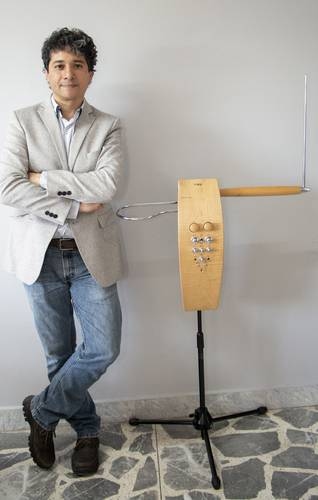 Ernesto Mendoza feiert den 20. Jahrestag seiner Entdeckung des Theremins mit einem Konzert.