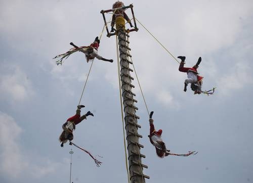 W Papantla zostaje zawieszony rytuał Voladores