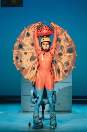 Staging for children enhances the courage to feel