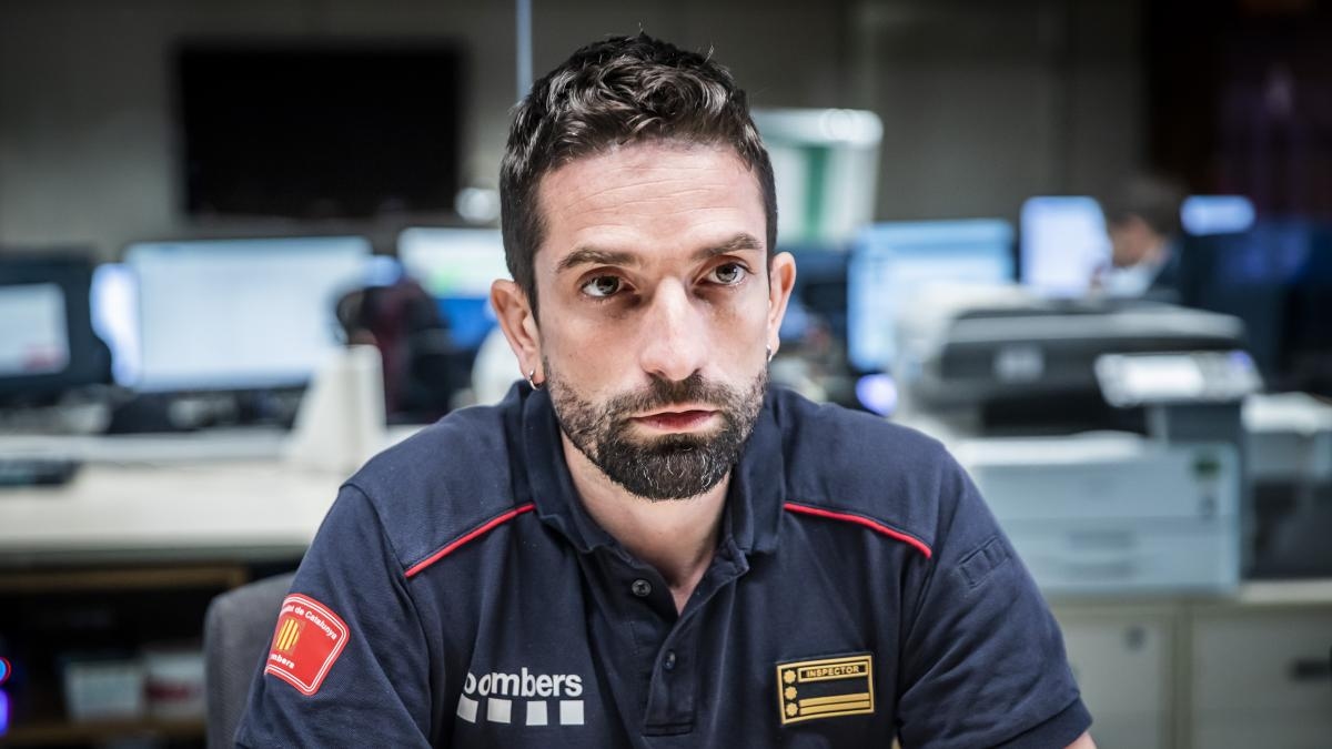 Oriol Corbella, inspektor ds. pożarnictwa w Generalitat (rząd Katalonii): „Największym błędem jest myślenie, że można uciec z pożaru samochodem; ludzie zabierają swoje rodziny i odjeżdżają, podczas gdy właściwym postępowaniem jest samoizolacja”.