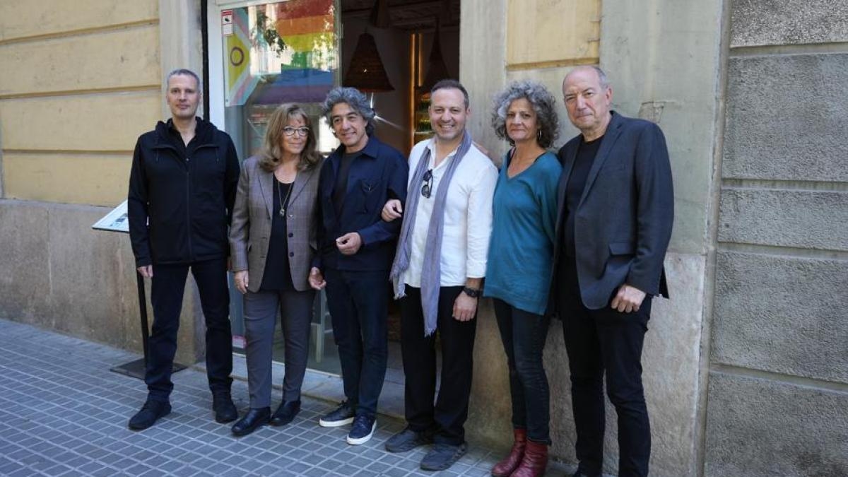 Griechische und spanische Künstler geben Mikis Theodorakis Recht