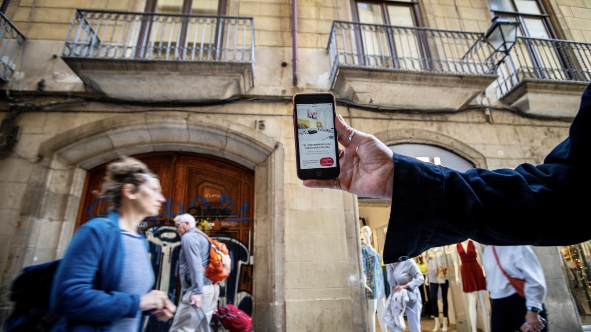 Airbnb, Booking.com, and Rentalia will remove unregistered vacation rental listings.