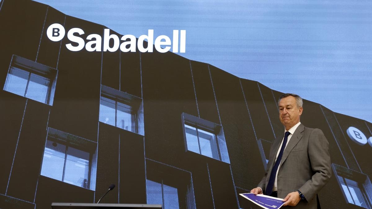 Sabadell believes that the sale of TSB makes BBVA's takeover bid more expensive and more difficult.