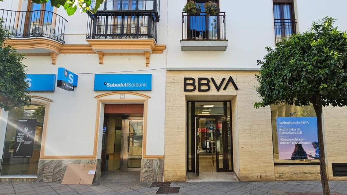 Sabadell's strong stock market rise increases pressure on BBVA to improve its offer.