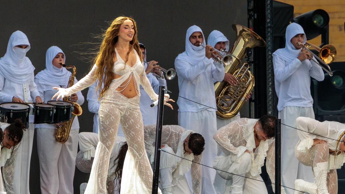Lola Indigo, una performance sensazionale con David Bisbal, Quevedo e altre apparizioni stellari