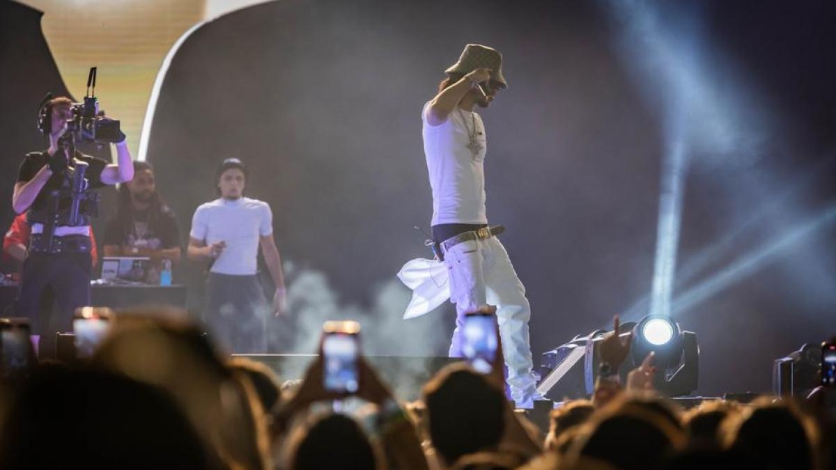 Barcelona gibt beim Reggaeton Beach Festival dem Perreo nach
