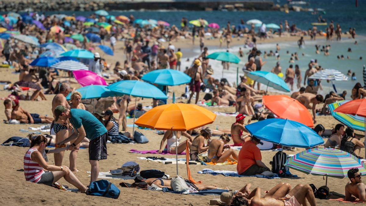 I hate summer... at the beach
