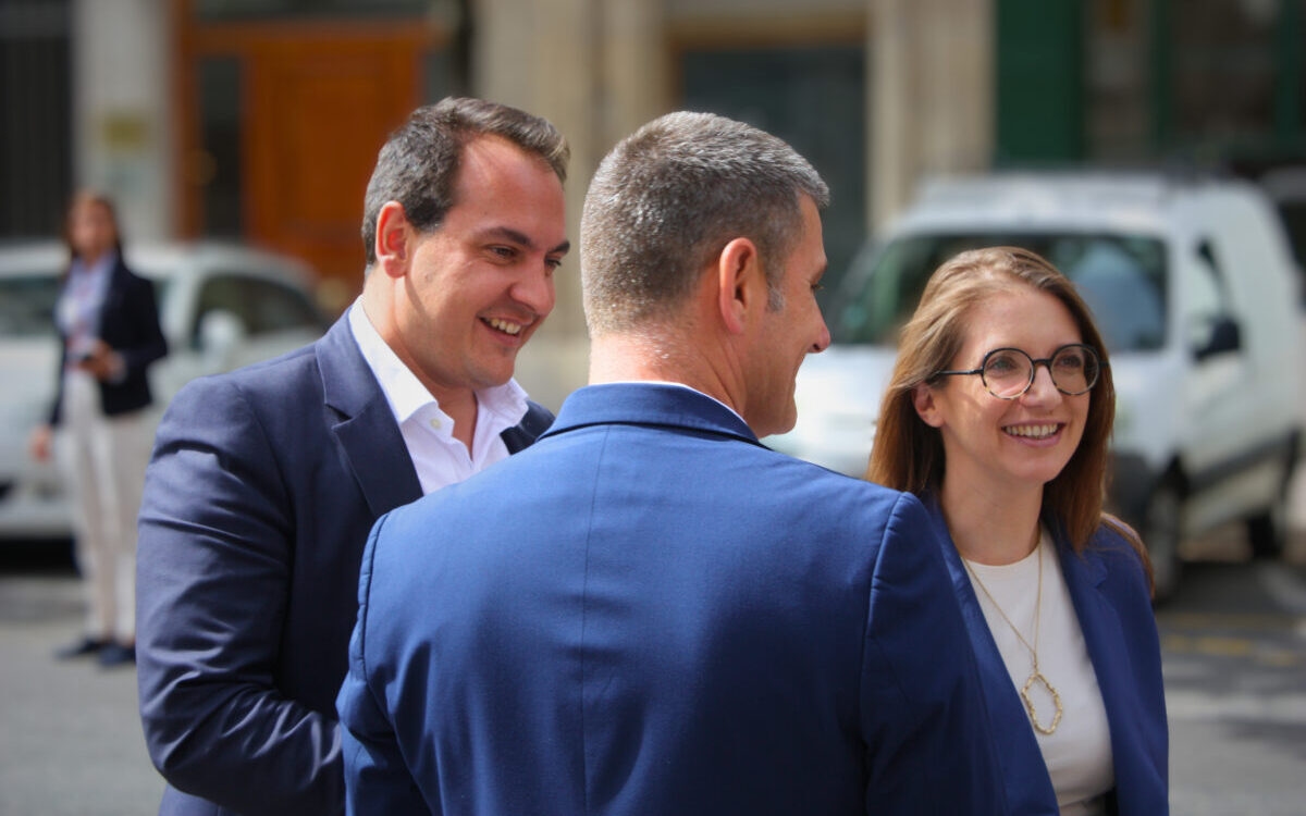 „Nie wiem, czego się boi”: minister Aurore Bergé atakuje Grégory’ego Douceta podczas wizyty w Lyonie