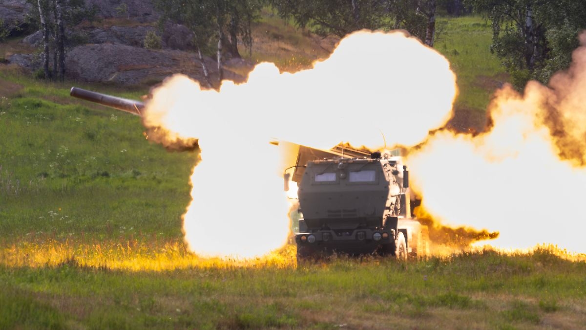 Ukrayna da etkileniyor mu?: ABD'nin NATO ülkelerine yaptığı silah sevkiyatının kapanma nedeniyle durduğu bildiriliyor.