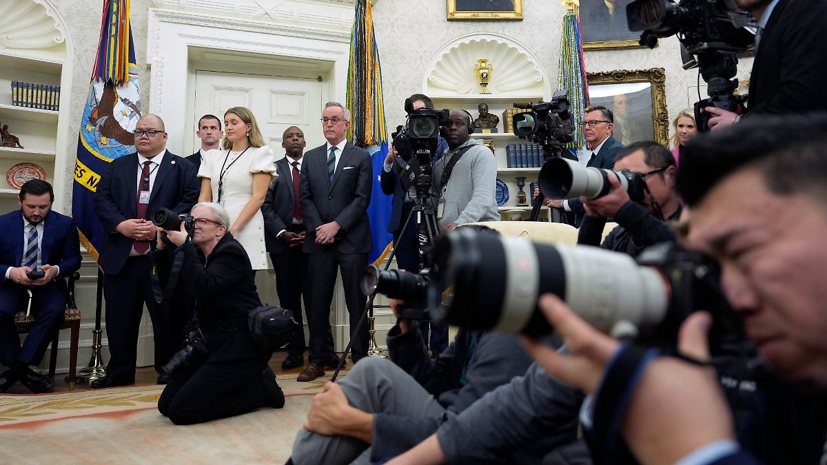 Sąd Federalny USA orzeka: Biały Dom może na razie zablokować dostęp reporterom AP