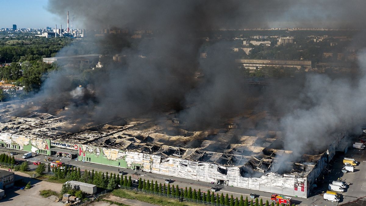 1400 lojas destruídas: Polônia: Moscou está atrás de incêndio em shopping center