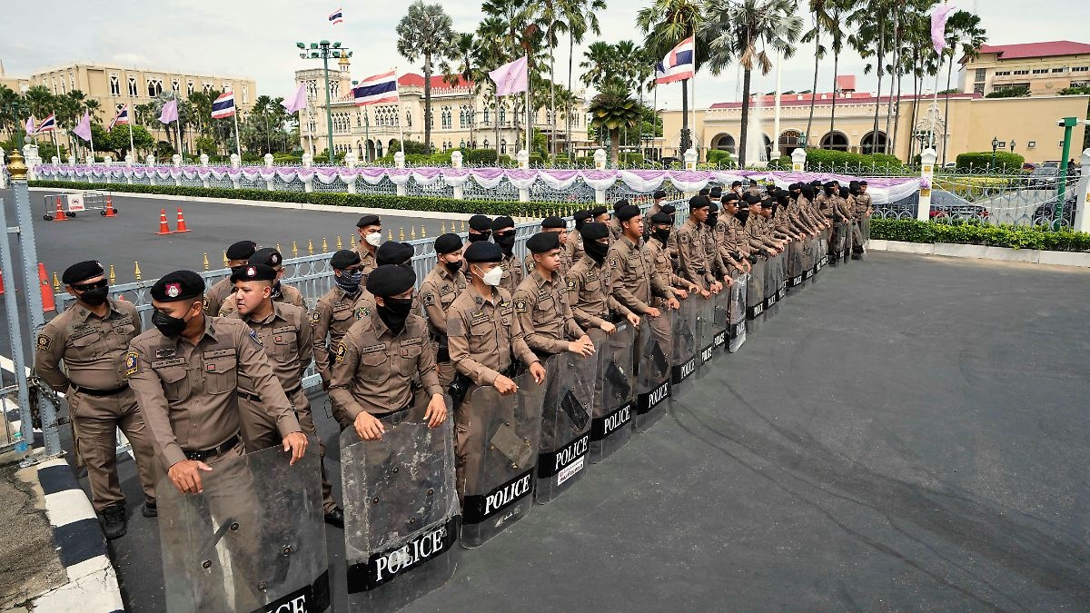 Indústria do turismo teme golpe: Disputa de fronteira entre Tailândia e Camboja se intensifica