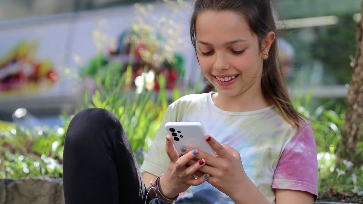 Beauty obsession or support?: How social media affects girls
