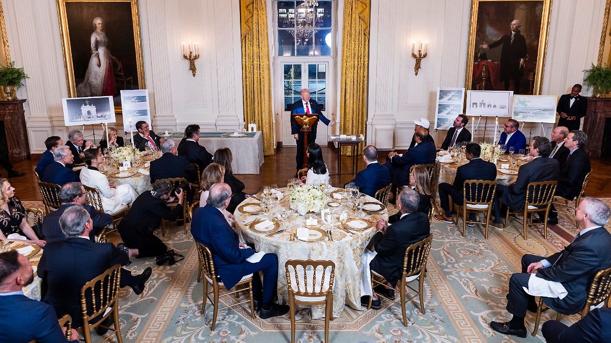 "Waren wirklich großzügig": Trump lädt Finanziers seines Ballsaals zu prunkvollem Dinner