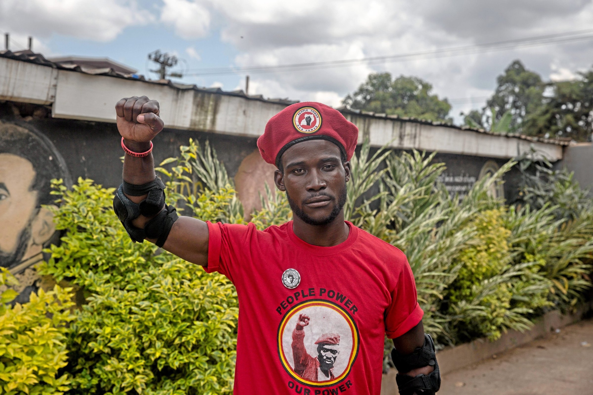 Uganda | O líder da oposição Bobi Wine teme pela sua vida