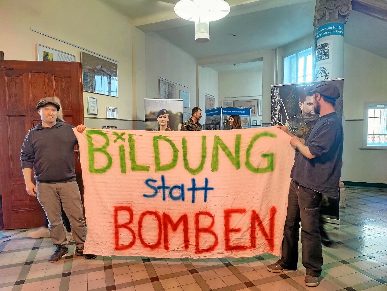 Gotha | "Education instead of bombs": Antimilitarists expelled from school