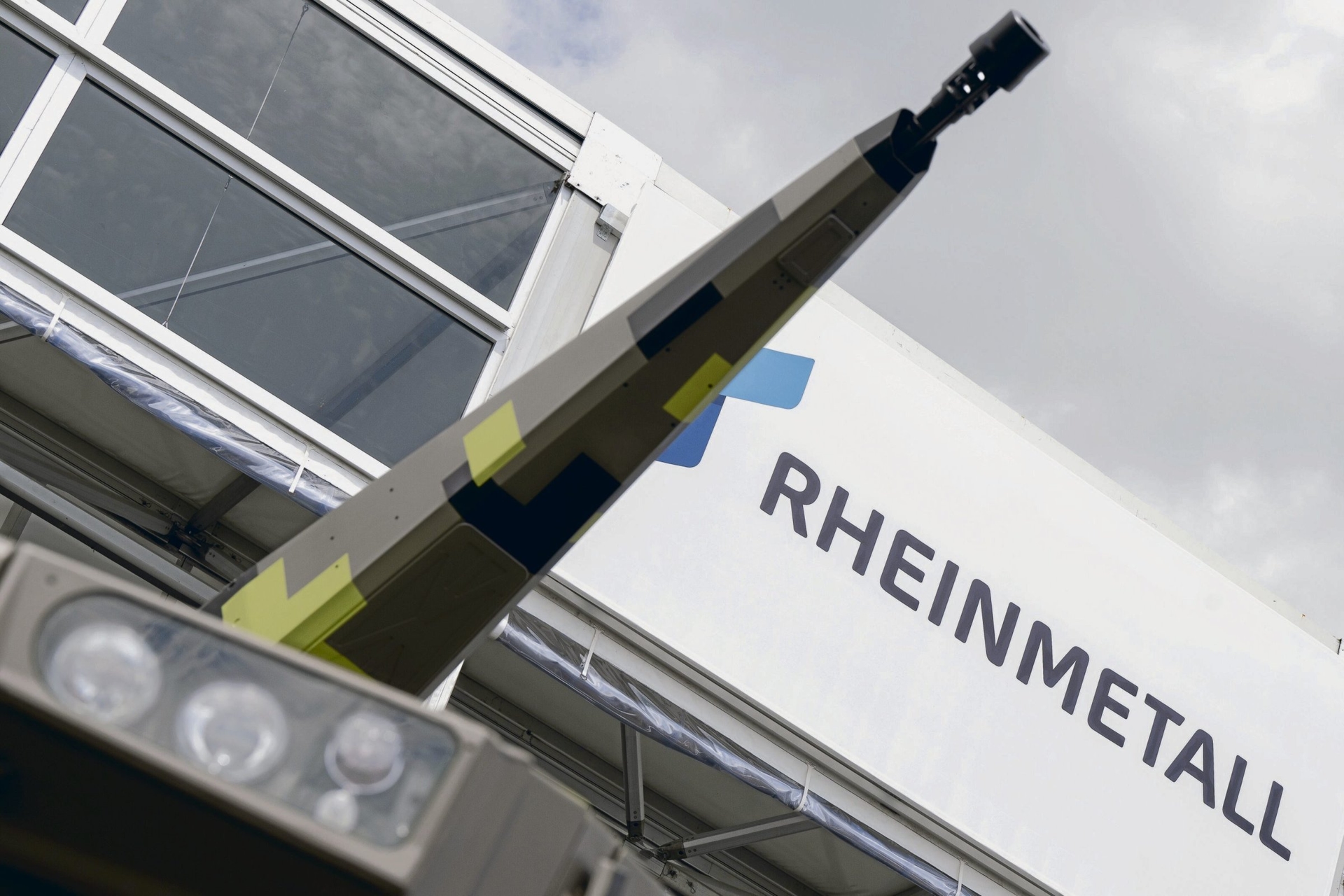 Indústria de armamentos | Hensoldt, Rheinmetall & Co: Fazendo negócios com regimes autoritários